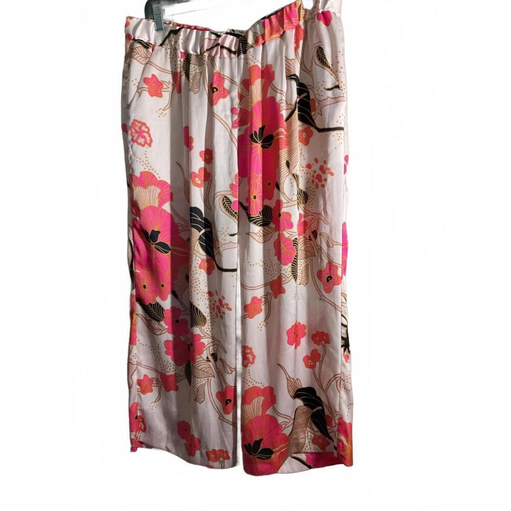 Express Floral Wide-Leg Capris in Pink, Coral & Black